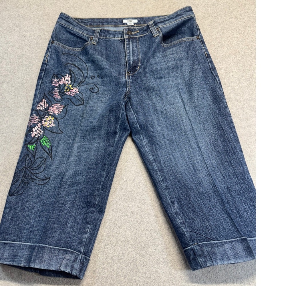 Cato Capri Jeans Womens 12 Blue Floral Embroidered Cuffed Denim Cropped Pants
